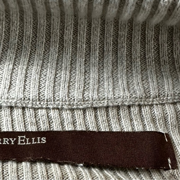 Cropped Sweater by Perry Ellis - Picture 3 of 3